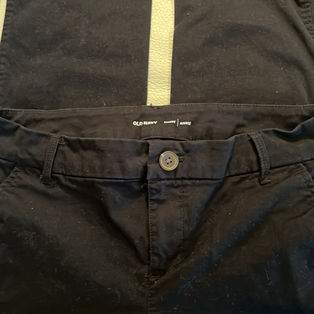 Old Navy Ladies Black Pants Size 6 Excellent condition Inseam 28 in. 16 in waist